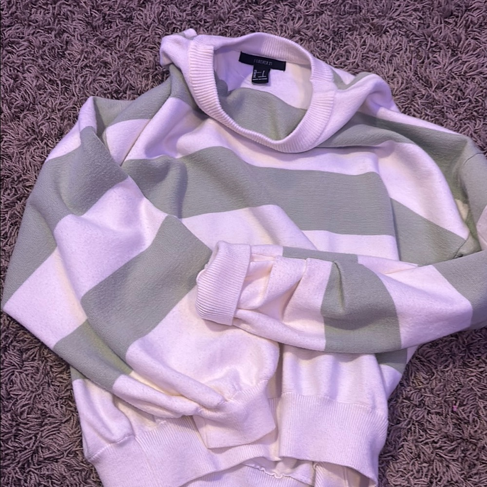Forever 21 Green and White Cowl Neck Sweater